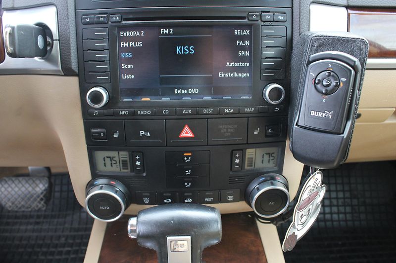 Volkswagen Touareg (2007) 2.5 TDI R5 PRUŽINY XENONY KŮŽE - fotka 17 z 19