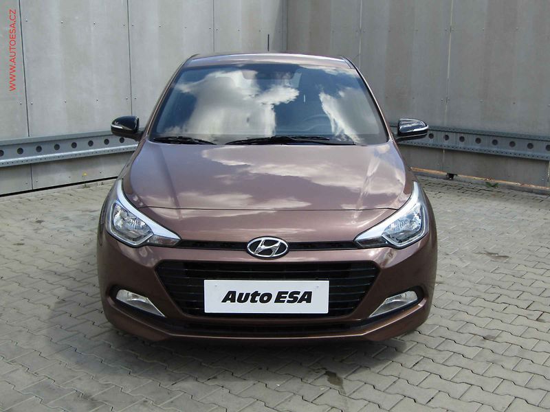 Hyundai i20 (2018) 1.2i, 1.maj,ČR, Klima - fotka 2 z 19
