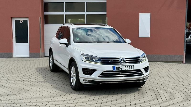 Volkswagen Touareg 3.0TDi*193kW*R-LINE*PERLEŤ - fotka 34 z 35