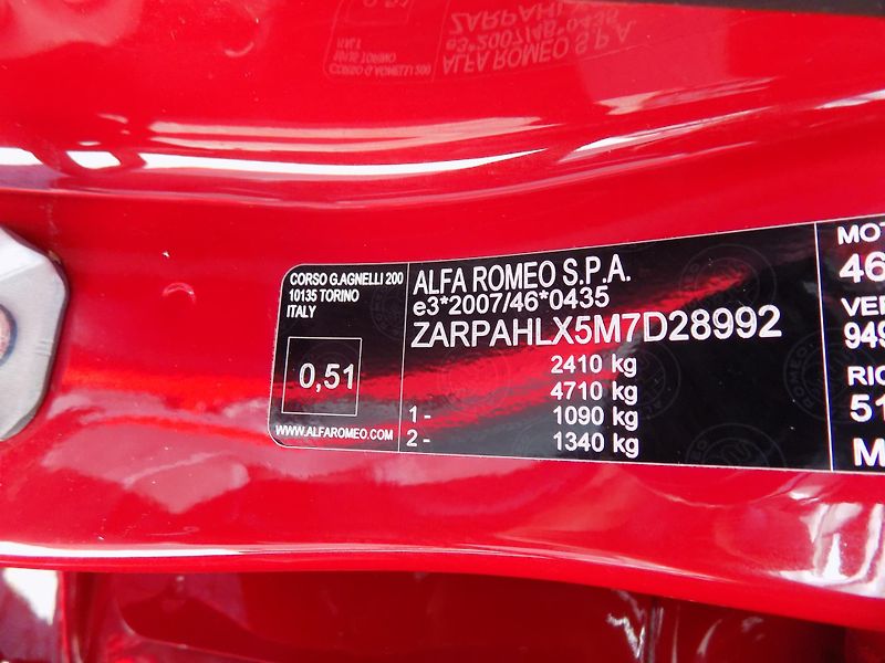 Alfa Romeo Stelvio 2,2 JTD 140 KW Q4 - fotka 38 z 40