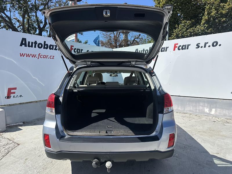 Subaru Outback (2012) 2.0 D 4x4 manual  - fotka 10 z 30