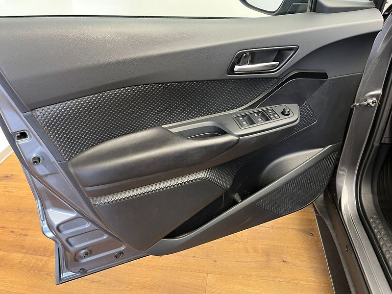 Toyota C-HR Hybrid 1.8 VVT-i E-CVT Active - fotka 10 z 21