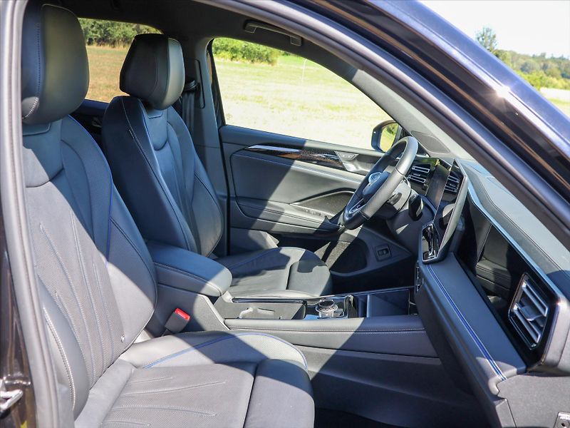 Volkswagen Tiguan 2,0 TDI 142kW DSG R-Line DPH - fotka 13 z 38