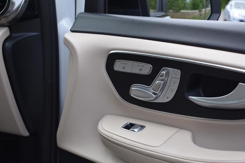 Mercedes-Benz Třídy V (2023) 300d AMG 4Matic REZERVACE - fotka 12 z 24