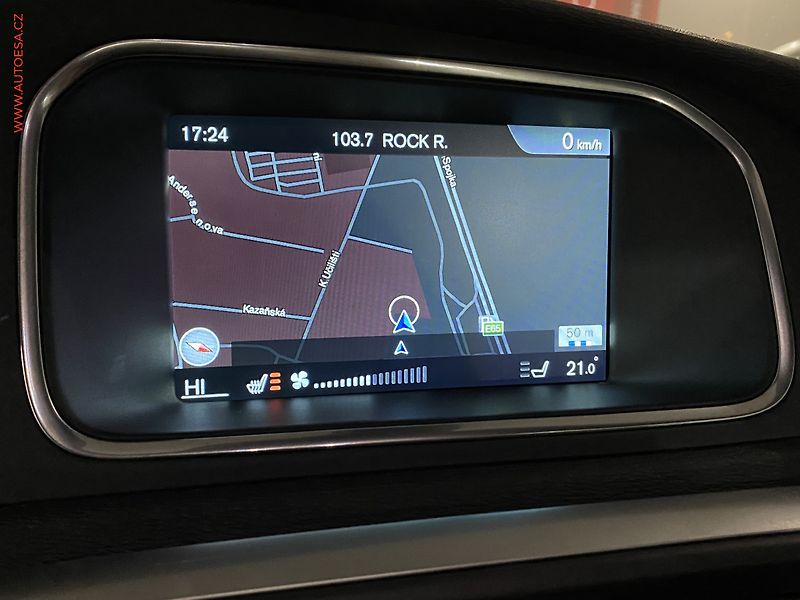 Volvo V40 (2015) 2.0 D2, 1.maj, R-design, navi - fotka 16 z 18