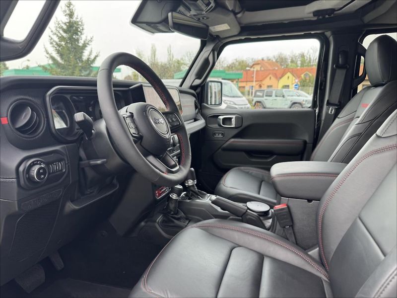 Jeep Wrangler (2024) 2,0 Turbo 4WD 8AT  Rubicon - fotka 8 z 15