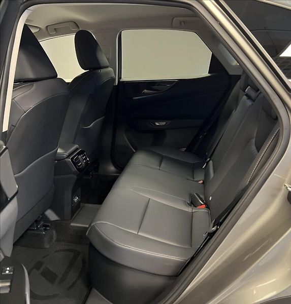 Lexus NX 450h plus 450H+ 2,5 PHEV EXECUTIVE TOP - fotka 8 z 17