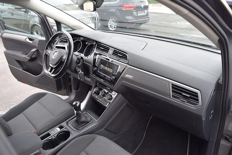 Volkswagen Touran (2017) 1.4TSI 110kw 7MÍST CLBMT APP  - fotka 34 z 46
