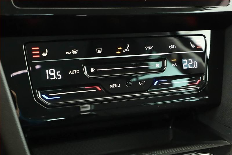 Volkswagen Passat (2023) 2.0 TDI, Automat, Navi - fotka 15 z 22