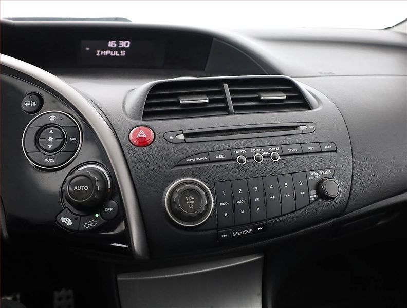 Honda Civic (2008) 1.8 i, po STK, jezdí výborně - fotka 9 z 18