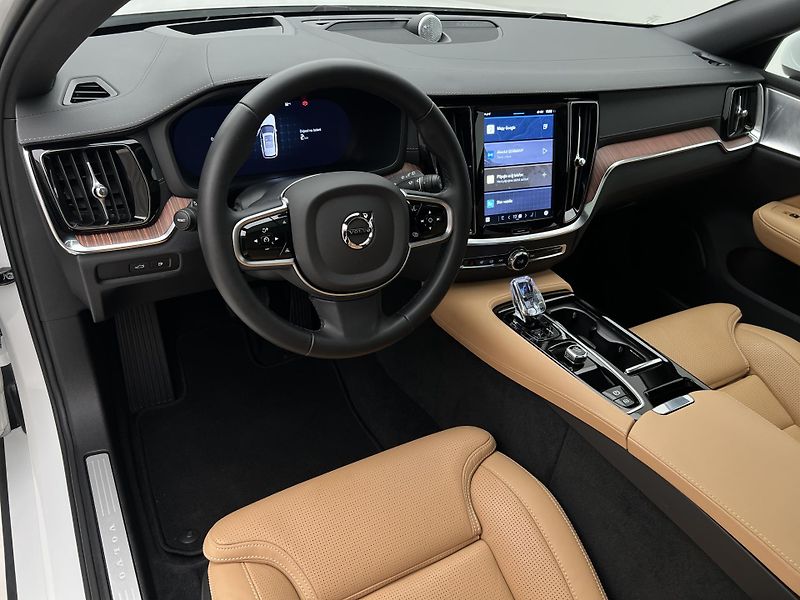 Volvo V60 T6 AWD ULTRA BRIGHT AUT - fotka 4 z 46