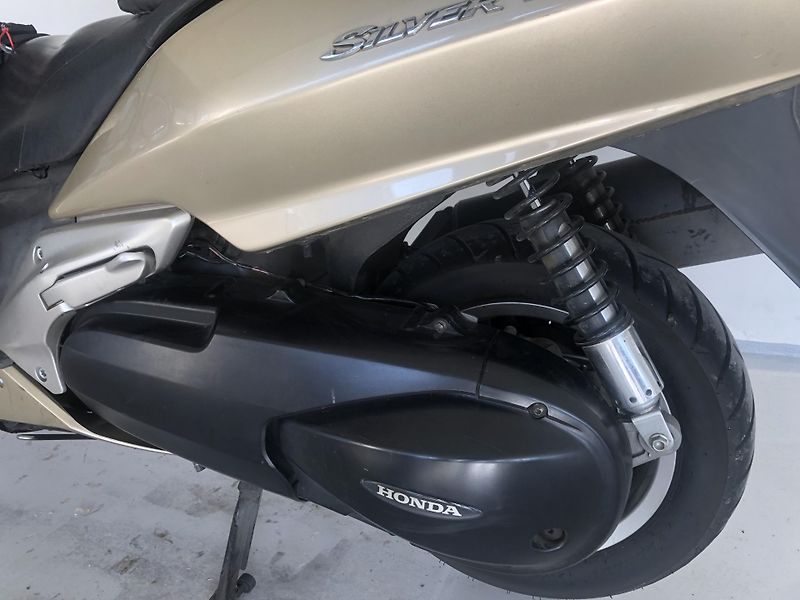 Honda FJS 600 Silver Wing - fotka 15 z 19