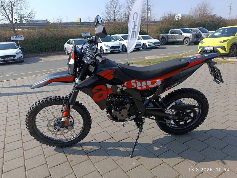 Aprilia RX 125 (2025) Varanus Black (sleva 16.000.-) - fotka 4 z 9