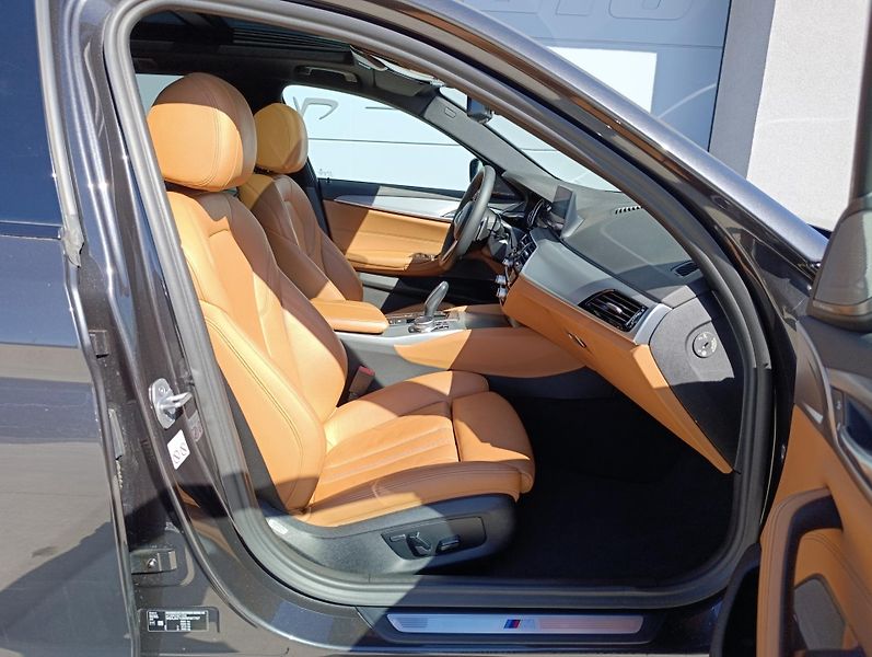 BMW Řada 5 540d xDRIVE MSPORT PANO DPH - fotka 19 z 34