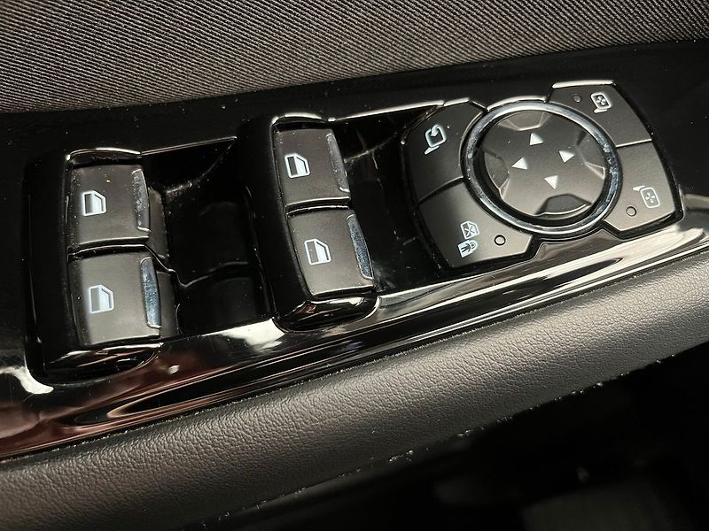 Ford S-MAX 2,5 HEV Titanium 7míst - fotka 19 z 70
