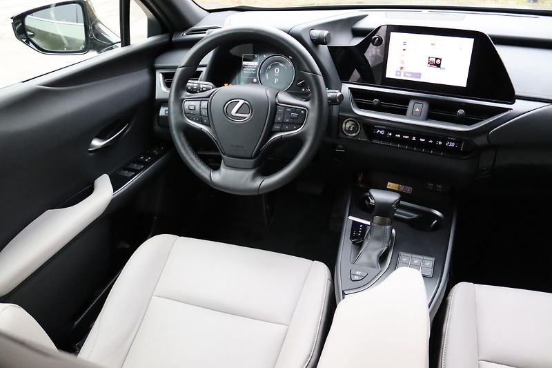 Lexus UX 250h F-SPORT DESIGN 2.0 135kW - fotka 37 z 50