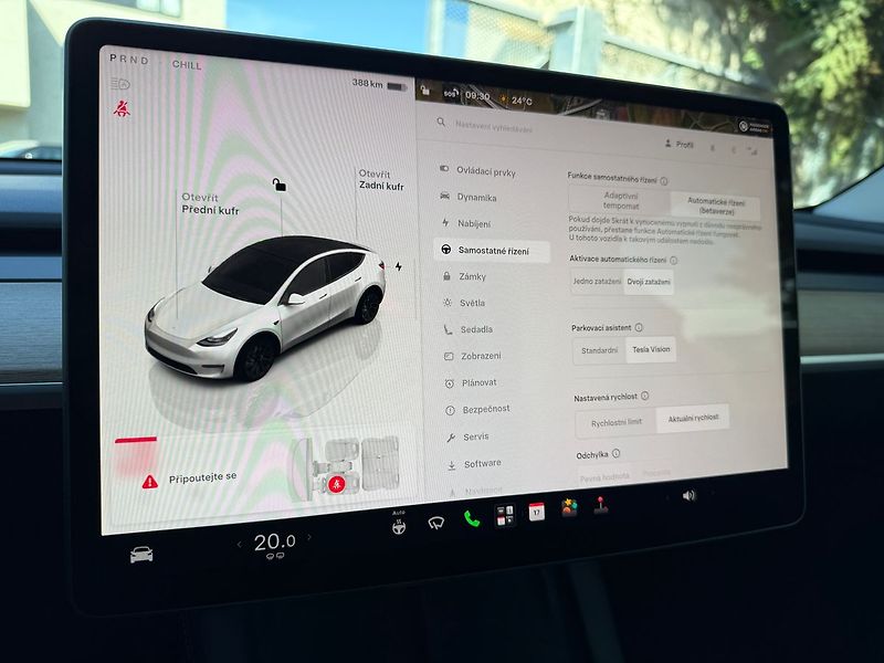 Tesla Model Y Long Range AWD - fotka 19 z 39