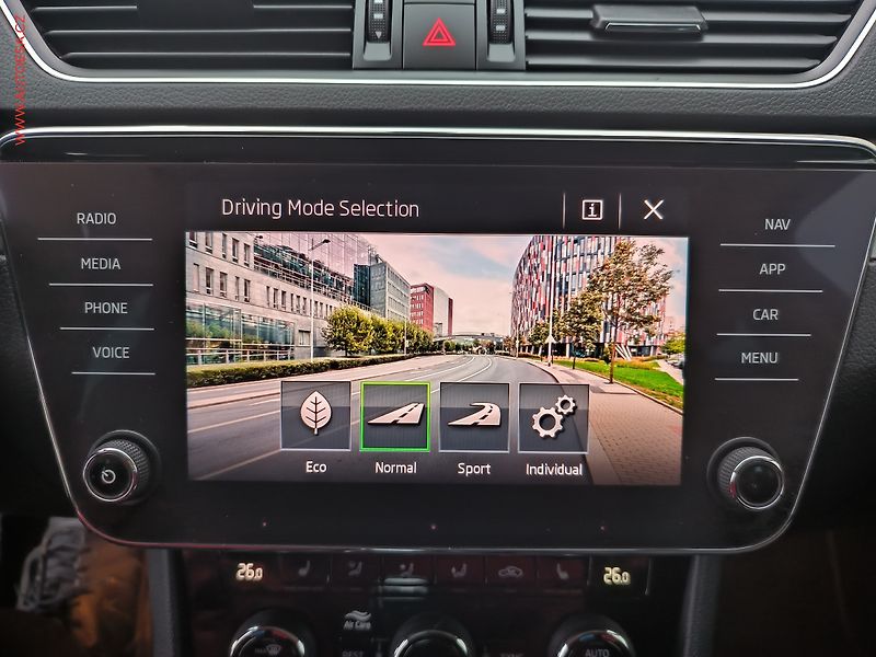 Škoda Superb (2019) 2.0 TDI, ČR, Style, DSG - fotka 16 z 27