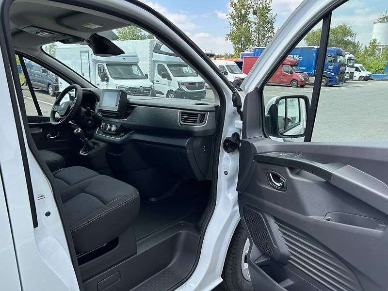 Renault Trafic (2026) CREW VAN L2H1 150k RED 6 míst - fotka 6 z 21