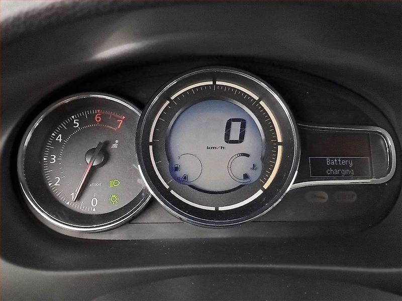 Renault Fluence (2013) 1.6 16V, Tempomat - fotka 11 z 14