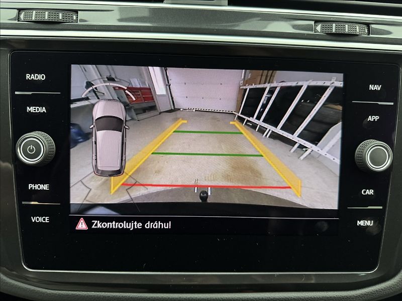 Volkswagen Tiguan 1,5 TSi DSG HUD KAMERA TAŽNÉ - fotka 26 z 50