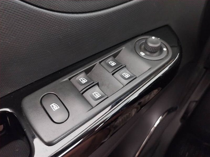 Renault Captur (2015) 1.2 TCe, Automat, Tempomat - fotka 19 z 20