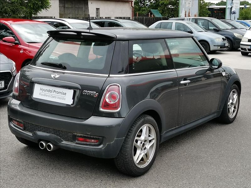 Mini Cooper S 1,6 135kW - fotka 4 z 12