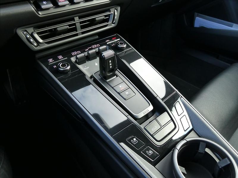 Porsche 911 3,0 Carrera 4, ČR, 2.Maj, DPH - fotka 32 z 53