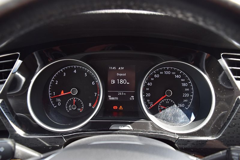 Volkswagen Touran (2017) 1.4TSI 110kw 7MÍST CLBMT NAVI - fotka 33 z 50
