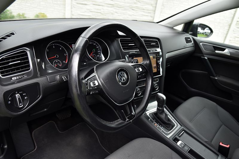 Volkswagen Golf 1.6 TDi CR DSG COMFORTLINE,NAV - fotka 9 z 50