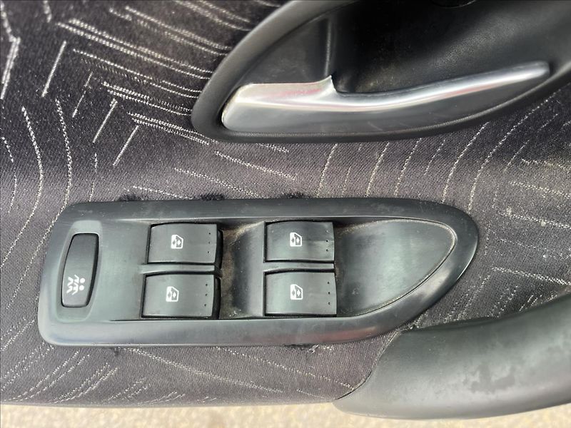 Renault Laguna 1,9 dCi TAŽNÉ SERVIS STK 3/28 - fotka 24 z 33
