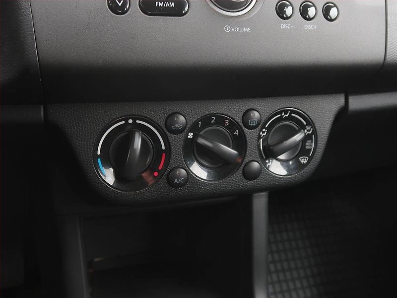 Suzuki Swift (2009) 1.3, po STK, rezervace - fotka 12 z 14