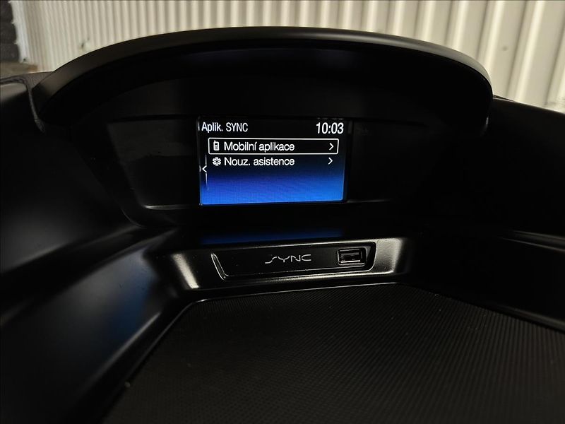 Ford Kuga 1.5EB 129kW AWD 2XALU 68KM! - fotka 27 z 42