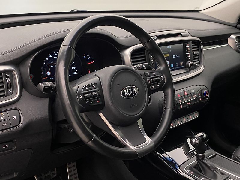 Kia Sorento 2.2 CRDi 147kW AWD AUT 7míst - fotka 18 z 56