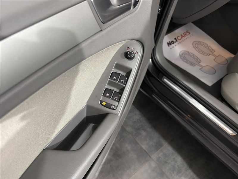 Audi A4 2,0   TDI B8 1.MAJITEL BI-XEN - fotka 7 z 43