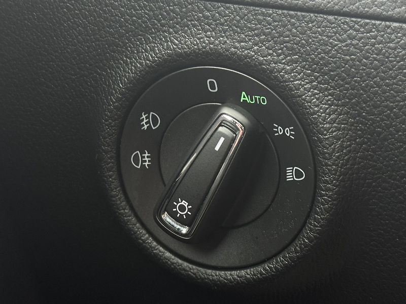 Škoda Superb (2020) 2.0TDi DSG Sportline ACC Kessy - fotka 26 z 50