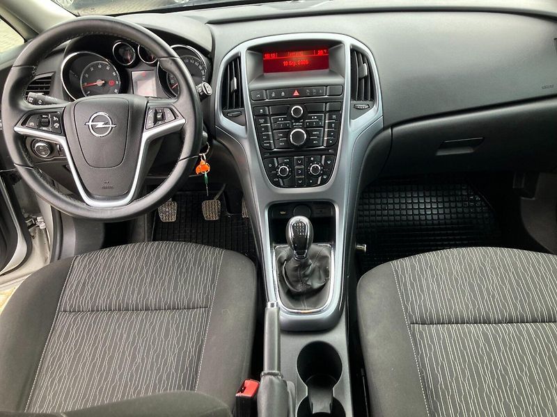 Opel Astra (2015) 1.4T 103kW LPG SPORTS TOURER - fotka 17 z 27
