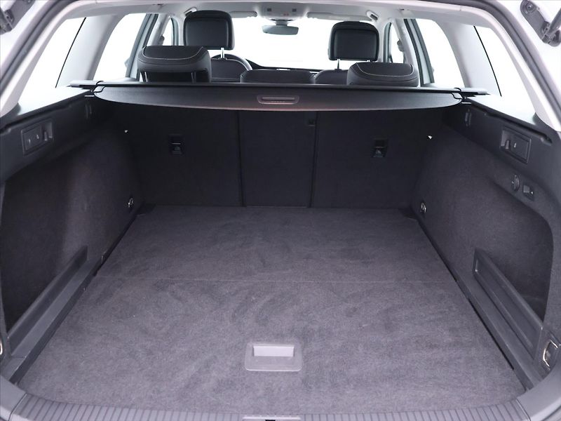 Volkswagen Passat 2,0 TSI 206kW CZ 4x4 DSG DPH - fotka 10 z 32