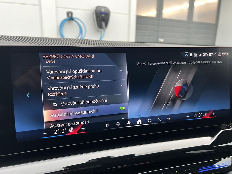 BMW Řada 5 520d xDrive Touring M-Sport - fotka 18 z 31