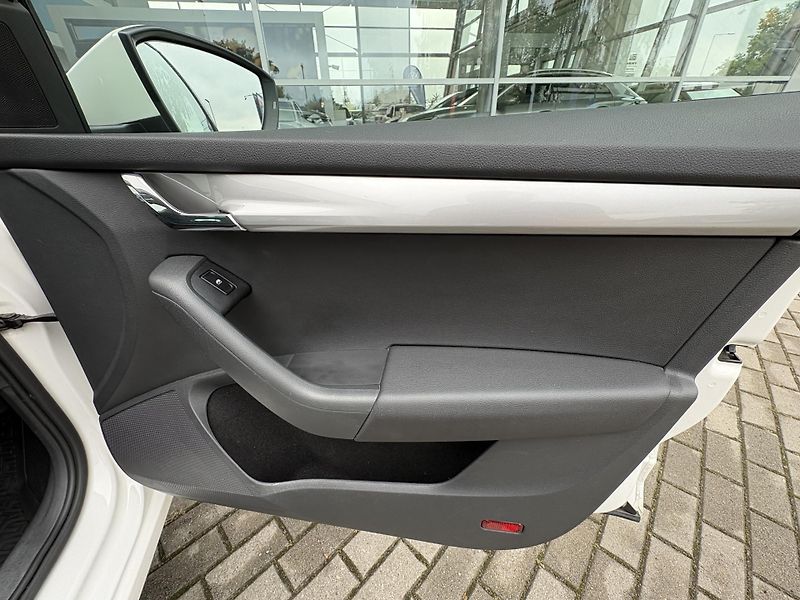 Škoda Octavia Combi 1.6 TDI ACTIVE Plus  81 - fotka 22 z 25
