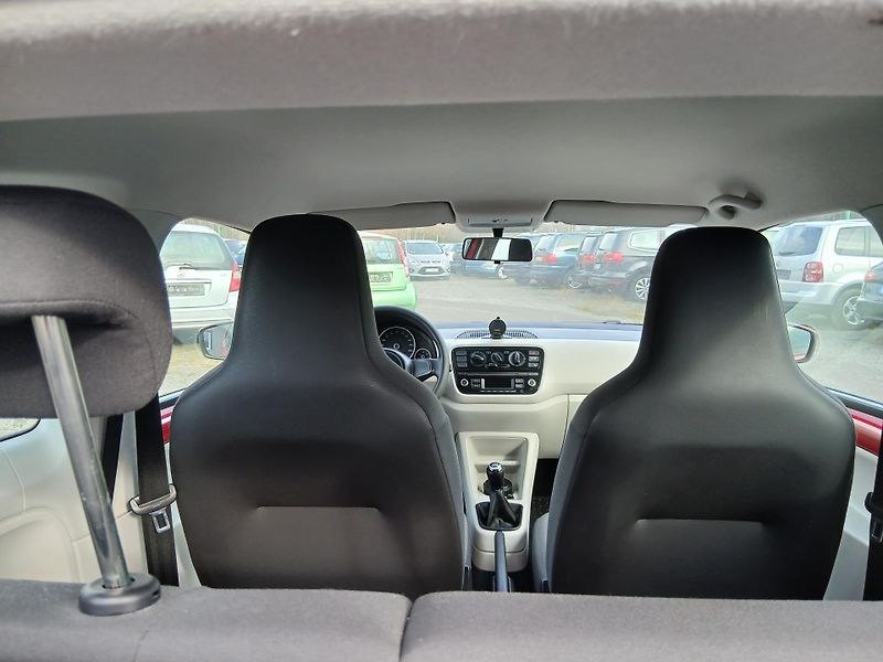 Volkswagen up! 1.0, 44 kW - fotka 33 z 33
