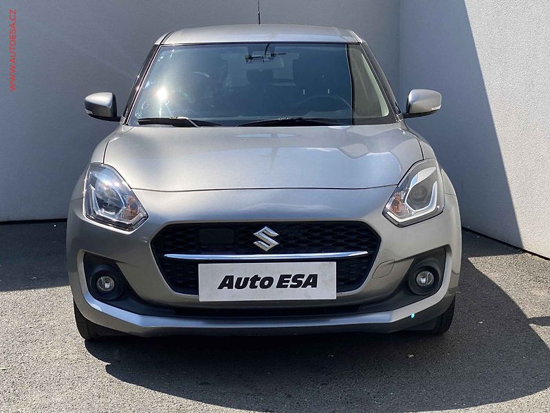 Suzuki Swift (2022) 1.2i HYBRID, Navi, kamera - fotka 2 z 17