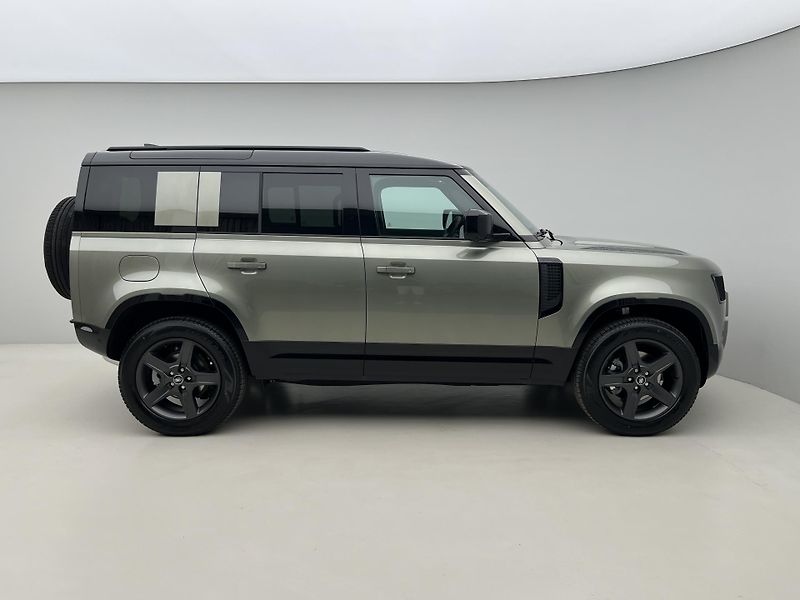 Land Rover Defender 110 D250 X-DYNAMIC SE AWD AUT  - fotka 9 z 45