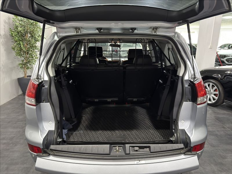 Citroën C-Crosser 2,2   HDI AWD EXCLUSIVE XENON - fotka 25 z 38
