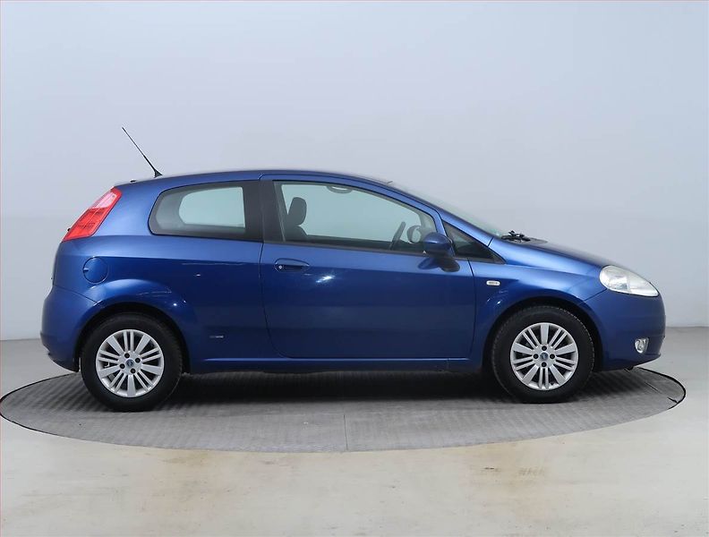 Fiat Punto (2007) 1.4, po STK, rezervace - fotka 6 z 14