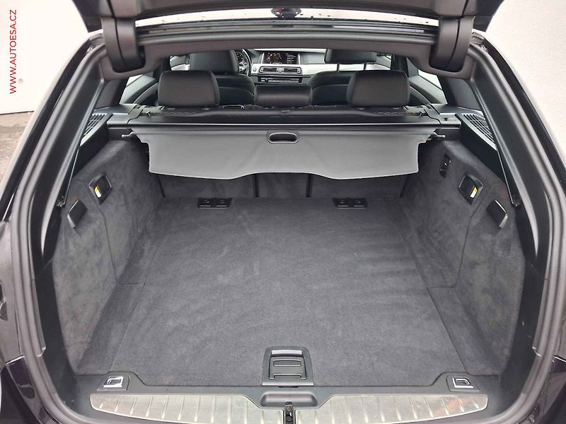 BMW Řada 5 (2015) 3.0 D M550d xDrive, AT, kůže - fotka 7 z 22