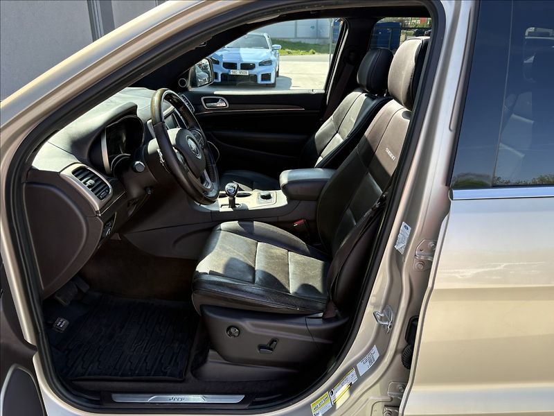 Jeep Grand Cherokee 3,0 CRD 184KW SUMMIT ČR.1.MAJ. - fotka 16 z 38
