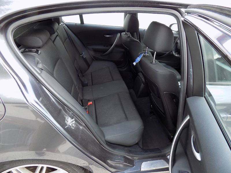 BMW Řada 1 (2006) 130i/M-Paket/NAVI/Bi-xenon/ - fotka 17 z 34