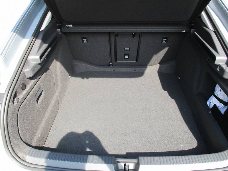 Škoda Superb Liftback Selection 2,0TDI 110k - fotka 9 z 13