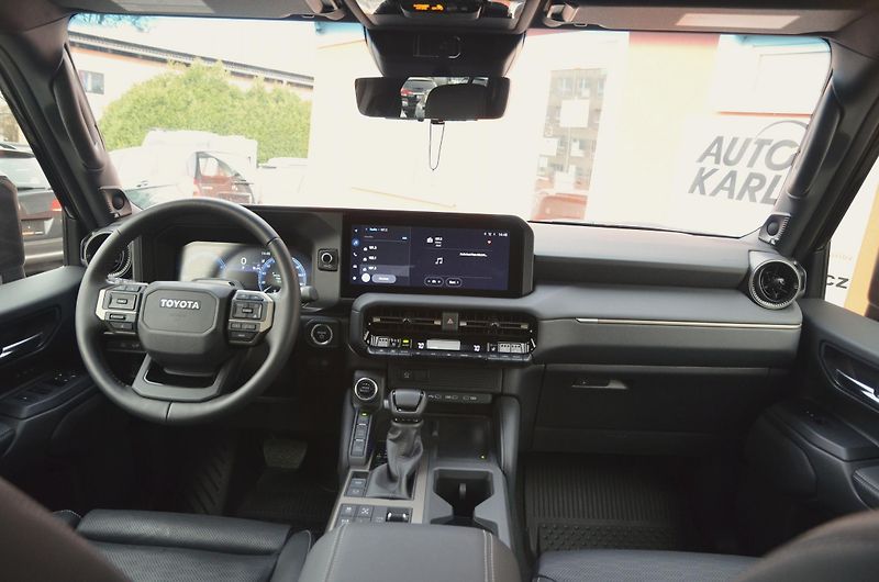 Toyota Land Cruiser 2.4 iFORCE MAX / ČR (Dajbych) - fotka 27 z 45